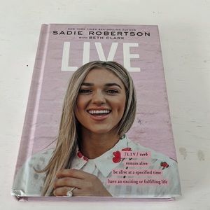 Sadie Robertson‘s Live book!